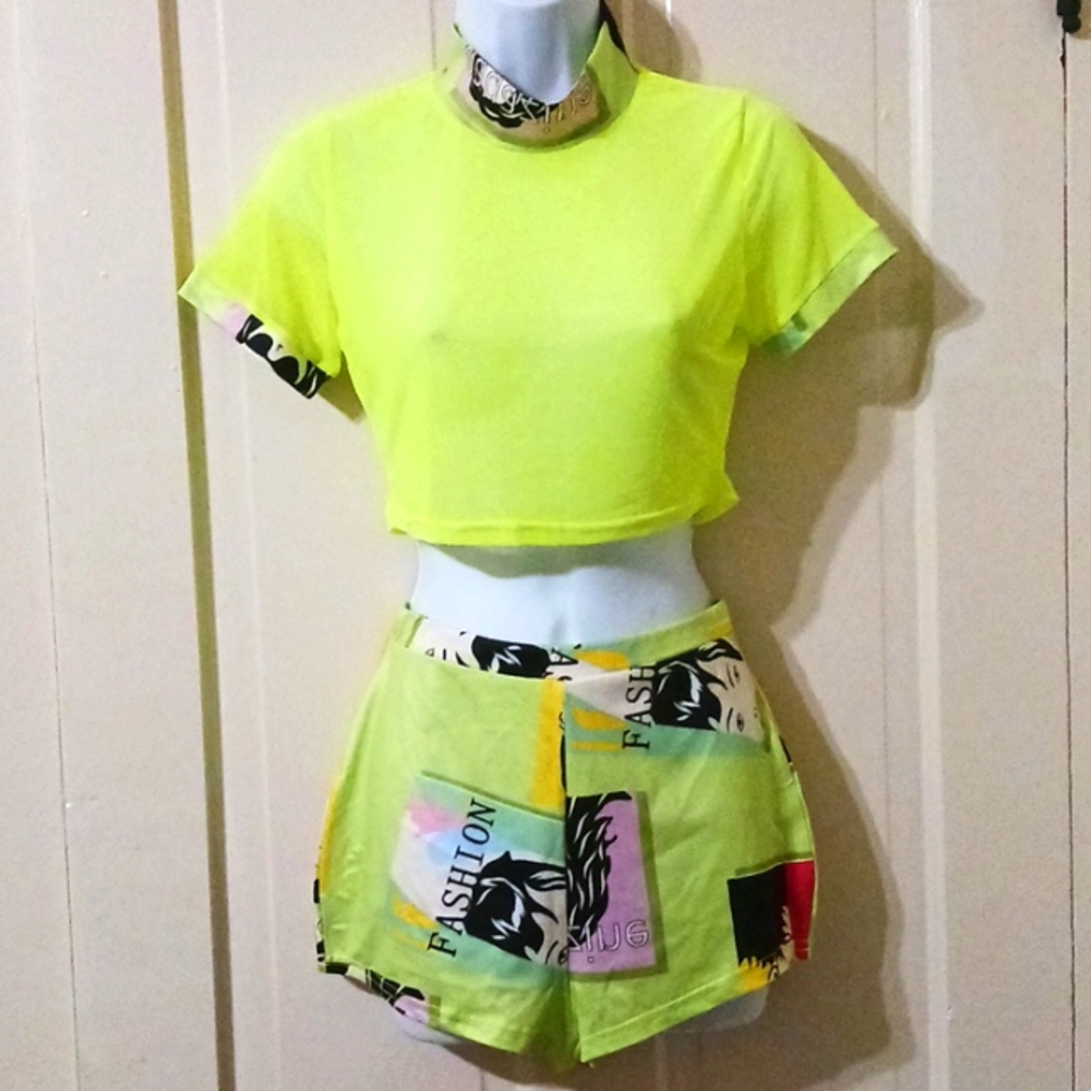 Two piece outfit fashion Size medium neon green (brand new) without tag